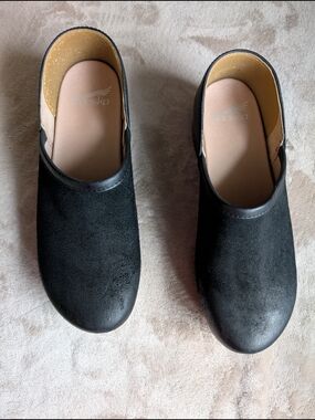 Dansko Brenna clogs in black burnished suede Size 38